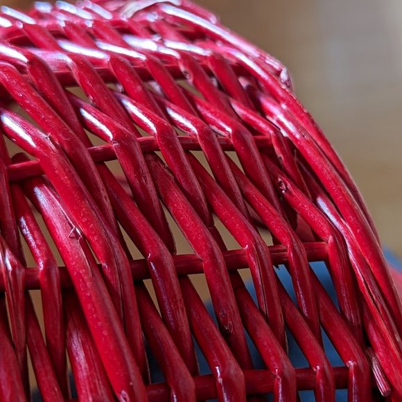 REDUCED Vintage Mid-Sized, Round, Red Willow Basket c 1970s - Picture 7 of 8